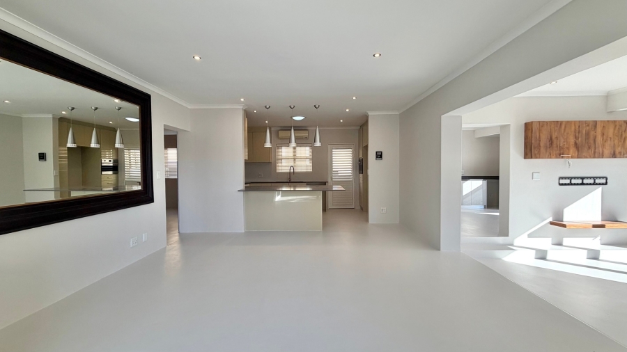 2 Bedroom Property for Sale in Paradyskloof Western Cape